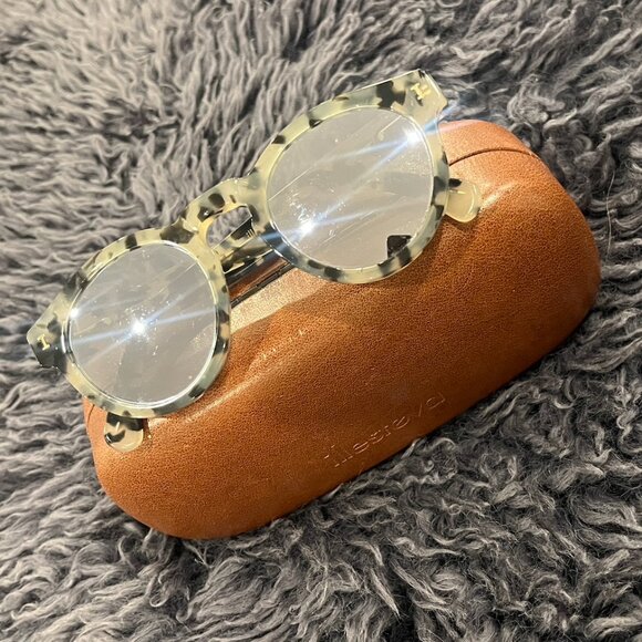 Illesteva Leonard Sunglasses, White Tortoise/Silver Mirror - Picture 5 of 6